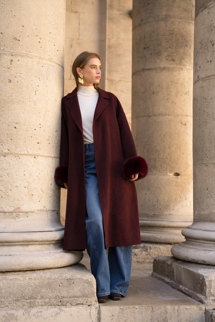 Manteau ceinturé Bordeaux à manchettes fourrure