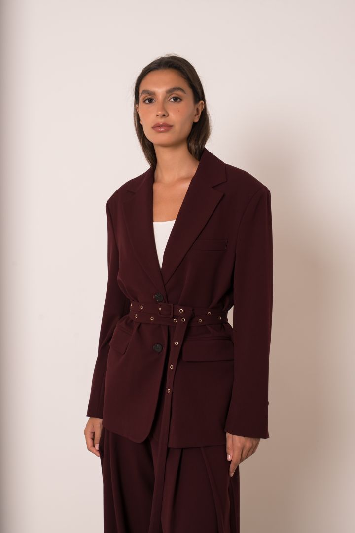 Blazer bordeaux ceinturé - vue rapprochée