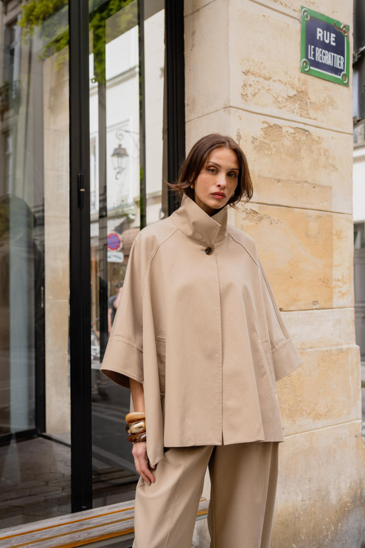 Cape beige femme à col montant - détail