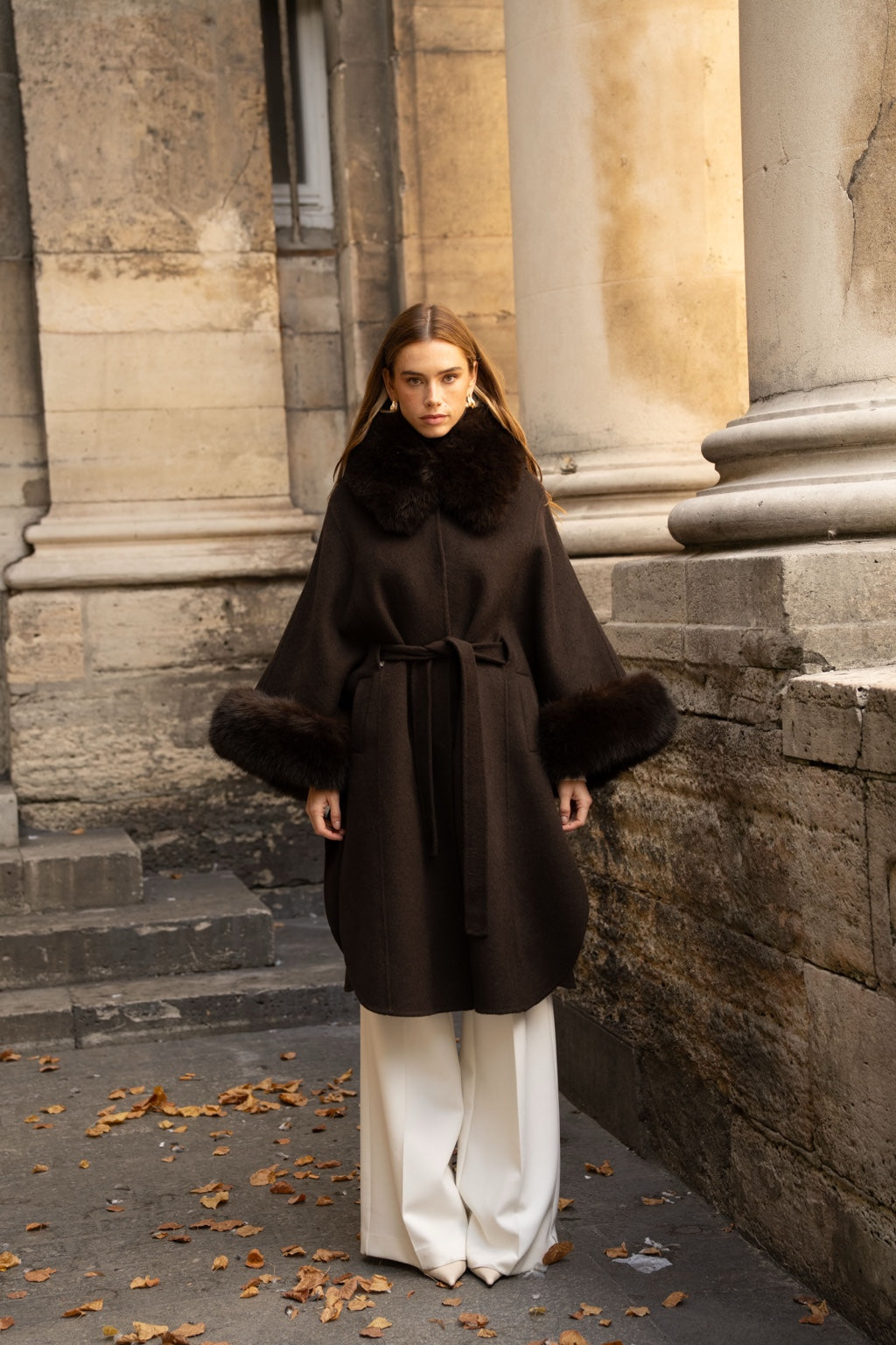 Manteau cape en laine chocolat avec ceinture