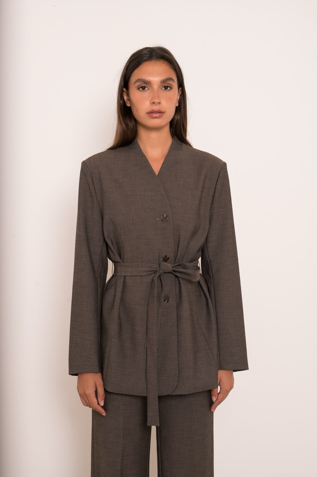 Veste blazer chocolat ceinturée - vue de face